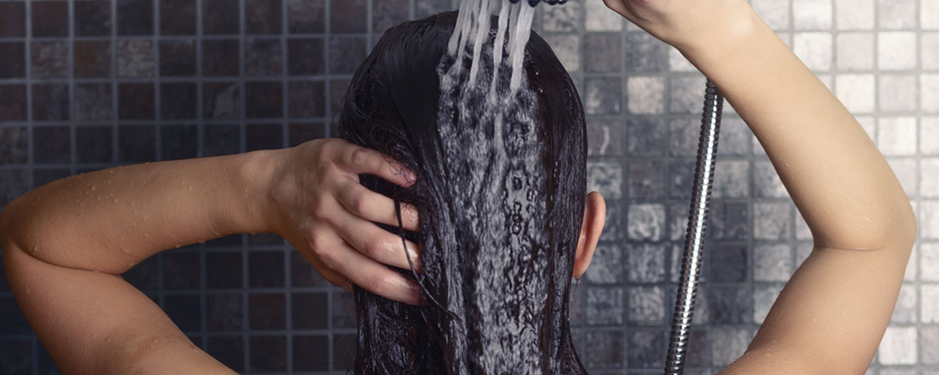 Haare waschen ohne Shampoo: Vor- und Nachteile von No Poo