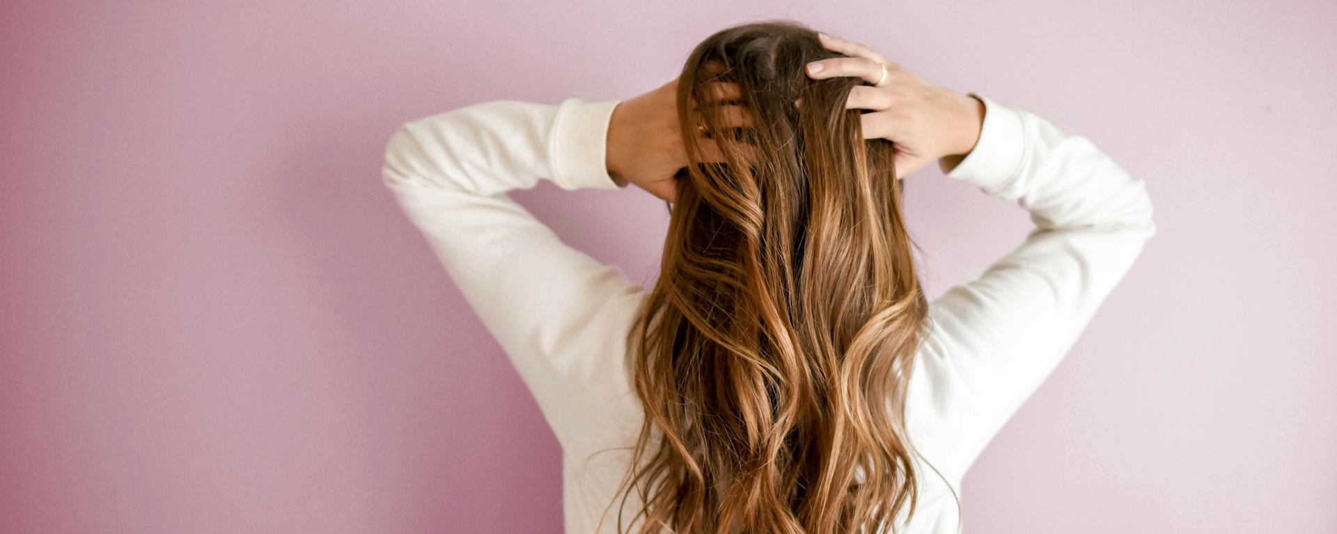 Beach Waves mit dem Glätteisen: Anleitung für den perfekten Sommerlook